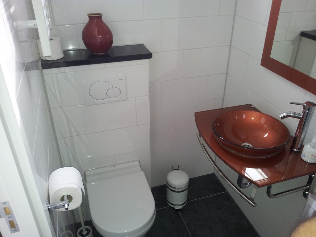 Homestay Bij Aelita Den Burg Habitación foto